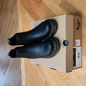Dr. Martens 2976 Chelsea Boot